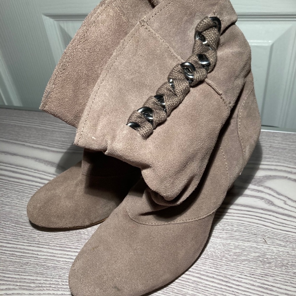 Beige booties - Picture 2 of 4